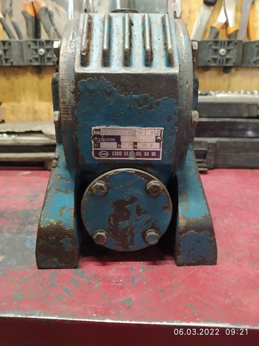 Редуктор продам два штуки