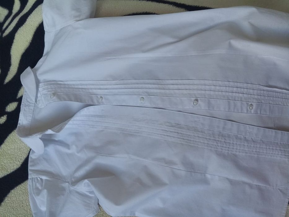 Продаются блузки к школе