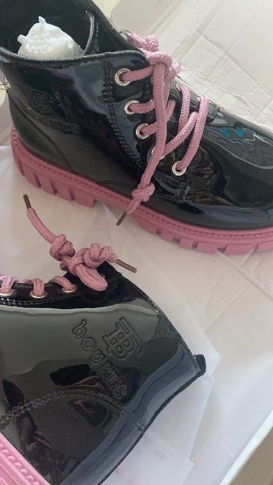 Продам абсолютно  новые ботинки  для девочки