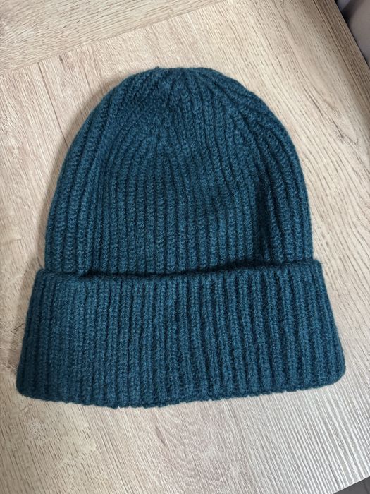 Комплект и шапки новые