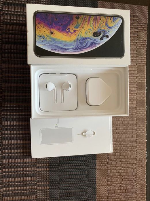 iPhone XS 64GB закупен от Англия
