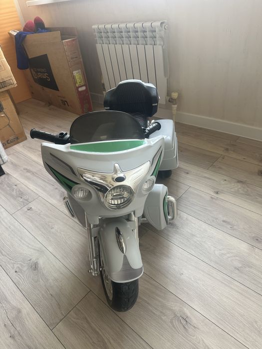 Продам машинку для детей.