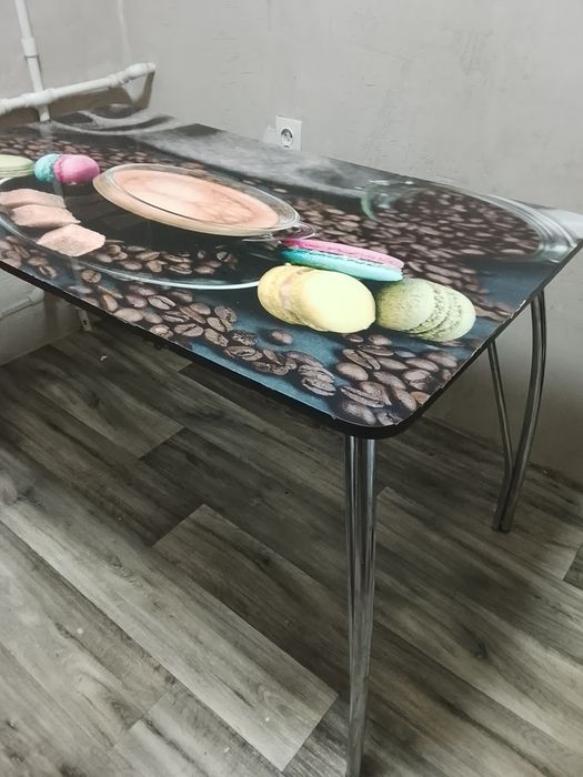 Продам стол кухонный