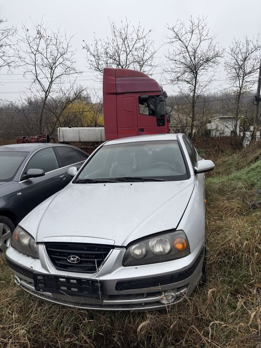 Dezmembrez hyundai elantra 1.6 benzina