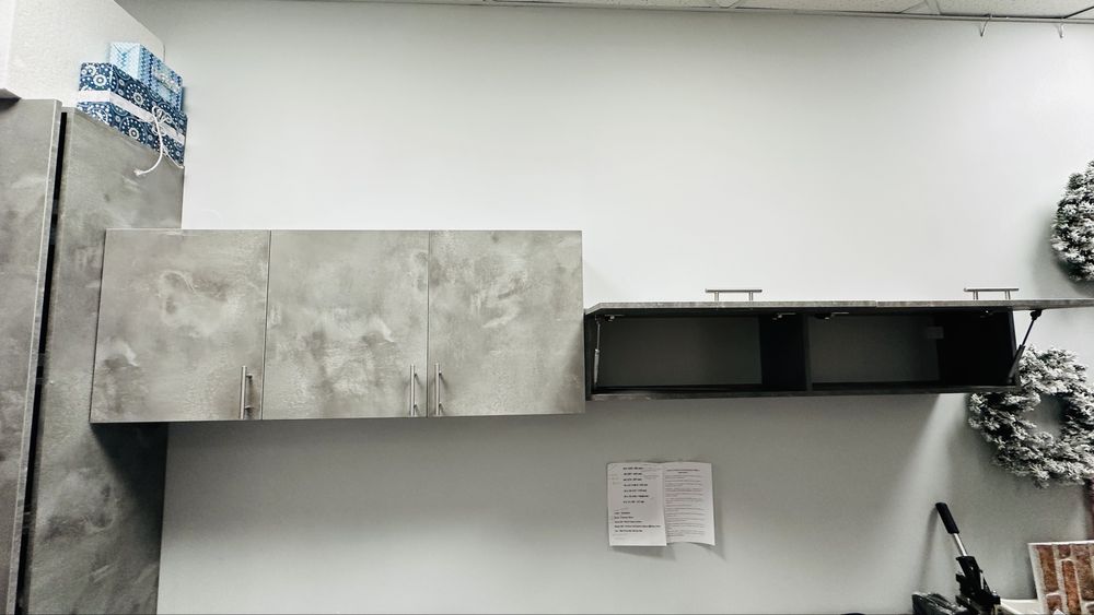 Шкафове за стена 2 броя