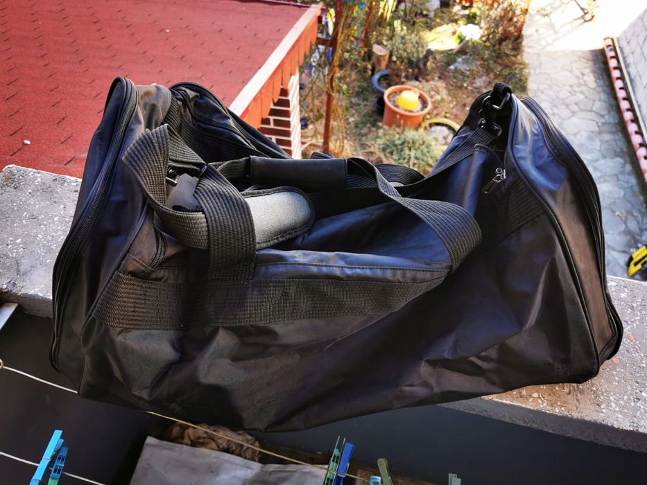 Vând geanta voiaj Nike și borseta S Oliver