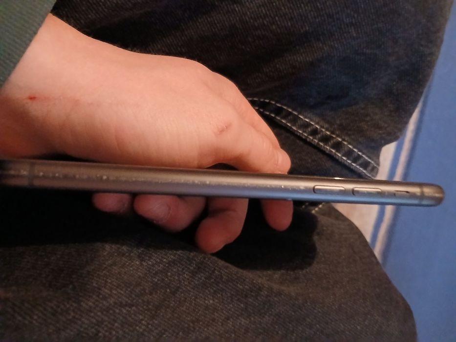 Продам айфон 11 срочно