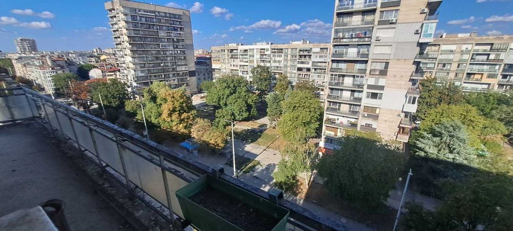 Тристаен апартамент за продажба кв. Широк център