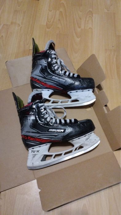 Коньки хоккейные професиональные