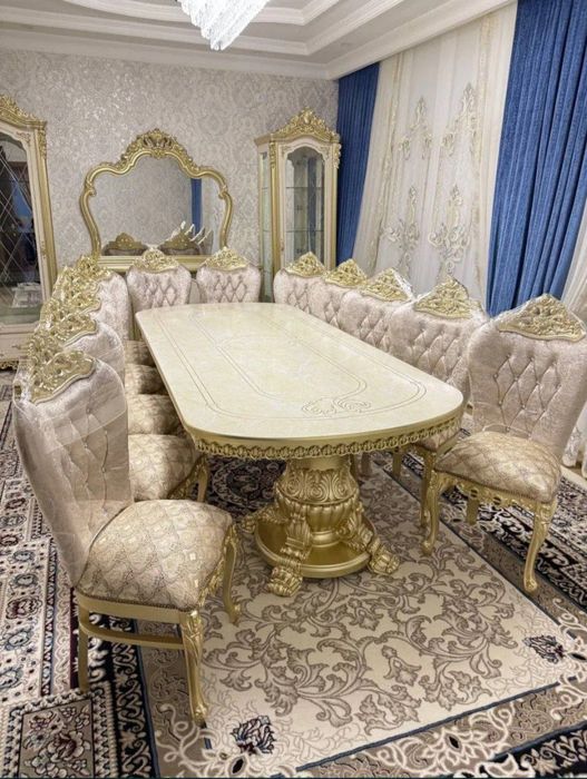 Продам в гостиной стол стулья сервантом.