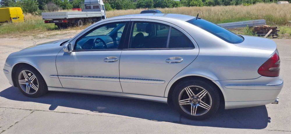 Продавам Мерцедес Е 270 CDI 177коня авангард 2004г