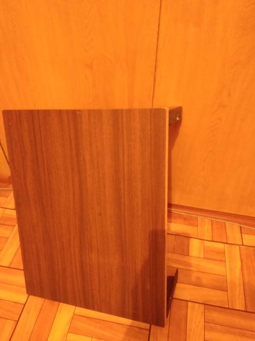 Продам полку с уголками.