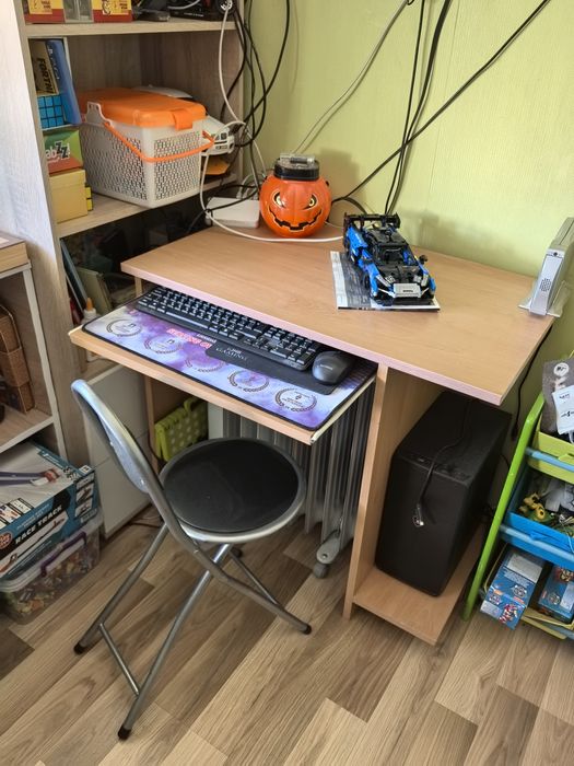 Детско бюро със стол