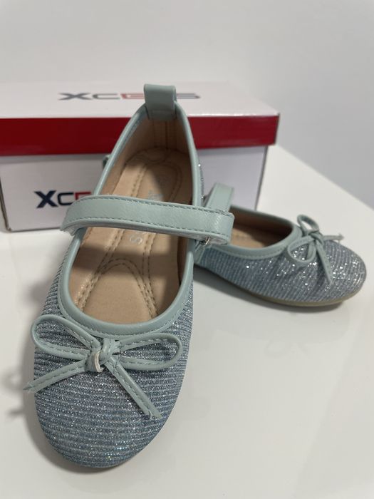 Блестящи детски обувки