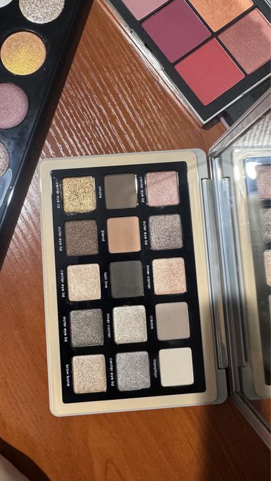 Люксовые тени - продам!