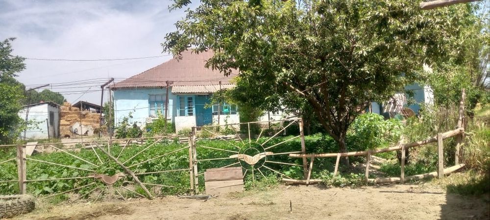 Uy sotiladi 260mln so'm