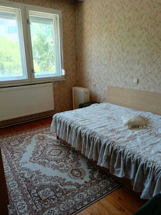 Продавам 3-стаен апартамент с гараж в широк център - Севлиево