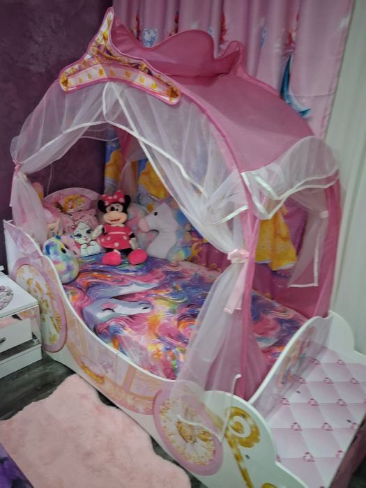 Pat fetite trasura si dulap