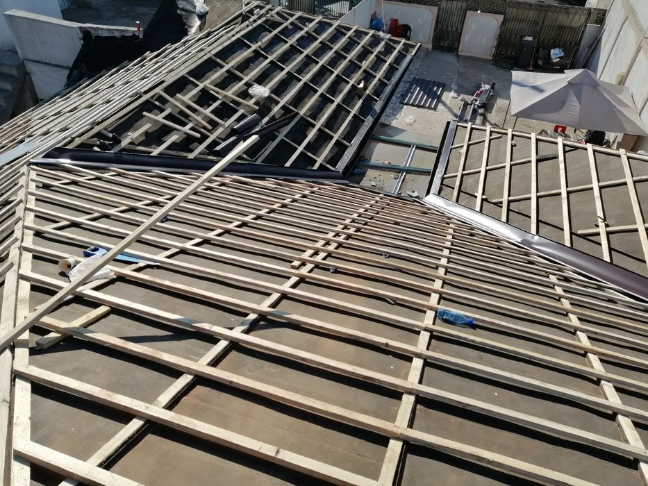 Reparatii acoperisuri montaj acoperis tigla metalica jgheaburi burlane