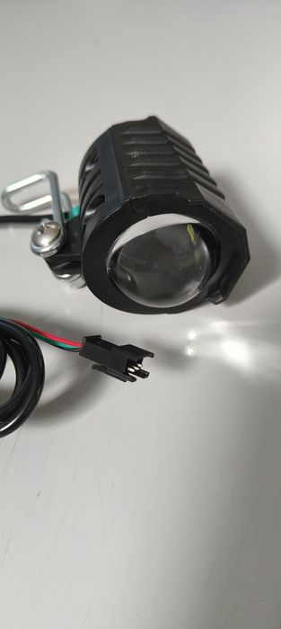 Vând  Far cu claxon  2 în 1 pentru bicicletă electrică, , trotinetă electrica,scuter  .