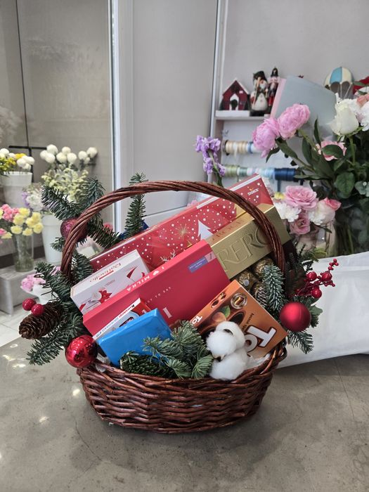 Корзина с сладостей