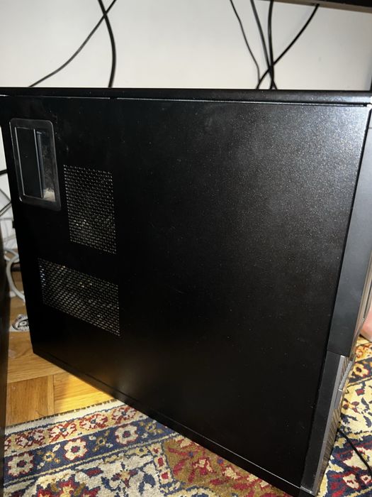 Продавам настолен компютър Dell OptiPlex 390 i5 8GB