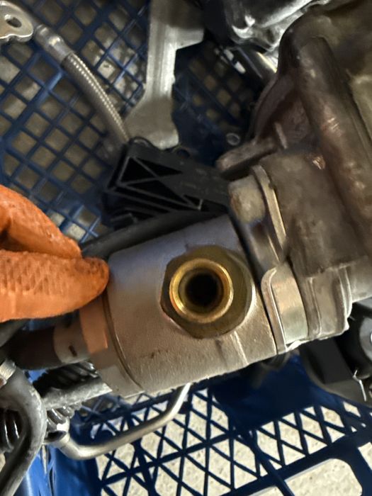Pompa inalta 2.0 tfi ccz 06j127025e audi a4 b8