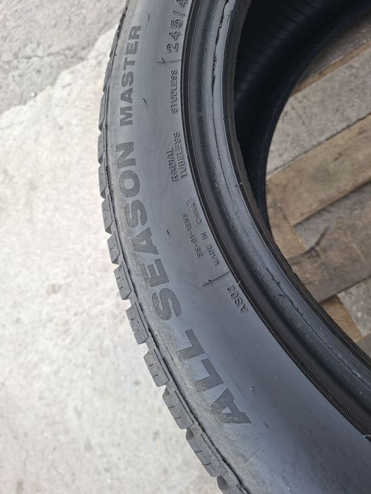 2бр. Почти Нови 245/45/19 Всесезонни 2023г.