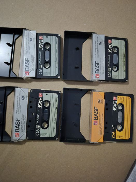Vând Lot 4 casete audio originale Basf chromdioxid de 90 minute muzica mixta
