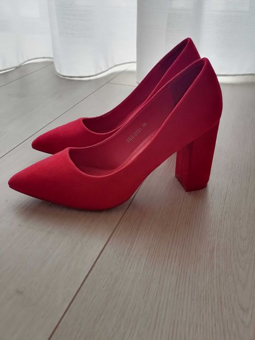 Pantofi cu toc gros, roșii catifelat