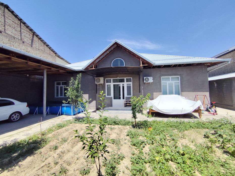 3.8 sotixli uy sotiladi