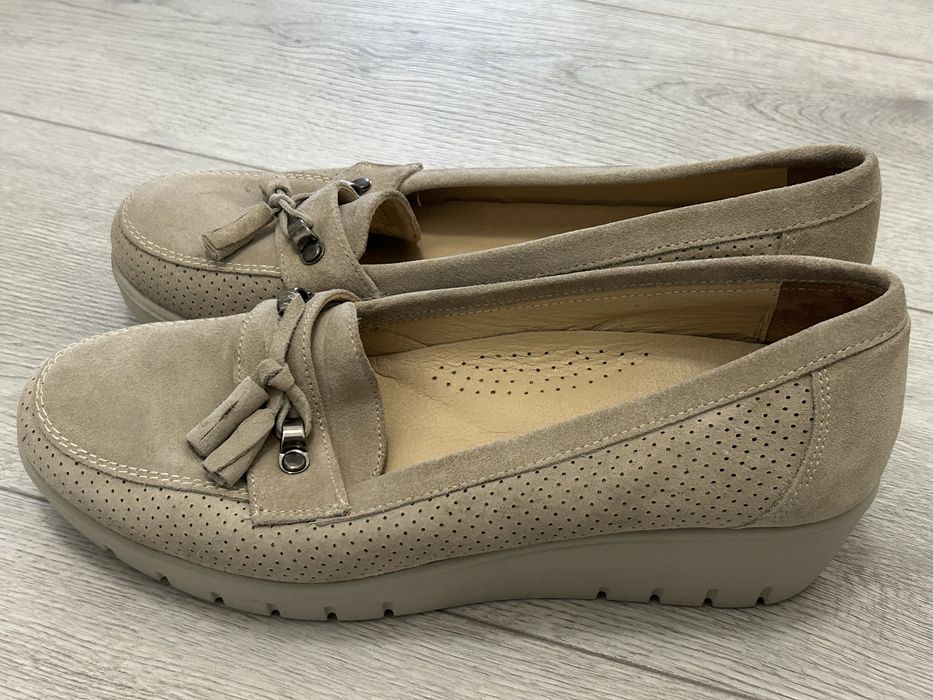 Нови обувки от естествен велур