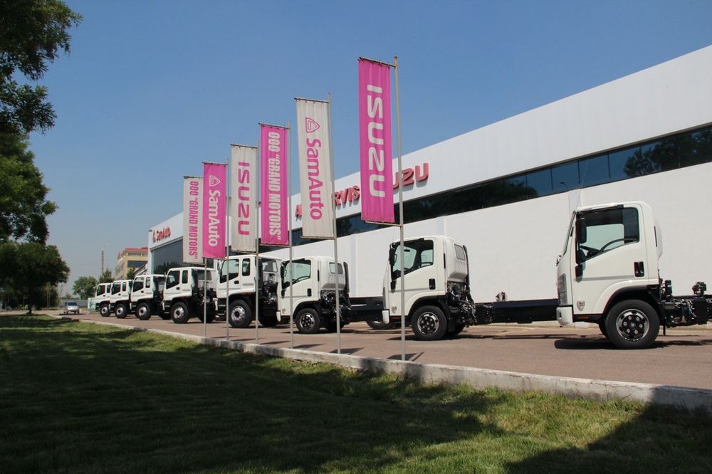 Фургон Isuzu бортовой кузов NPR82L Grand Motors