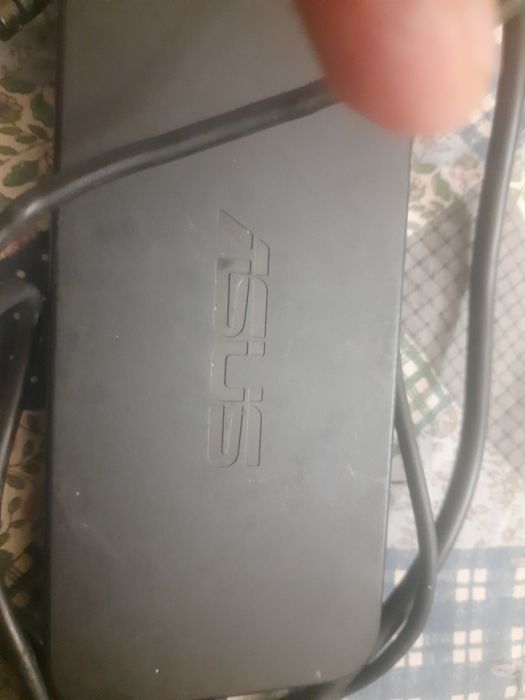 Asus 19w-6,32A,laptop