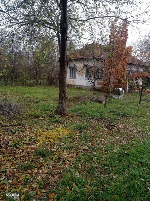 Vanzare teren 1200 mp si casa batraneasca Priseaca
