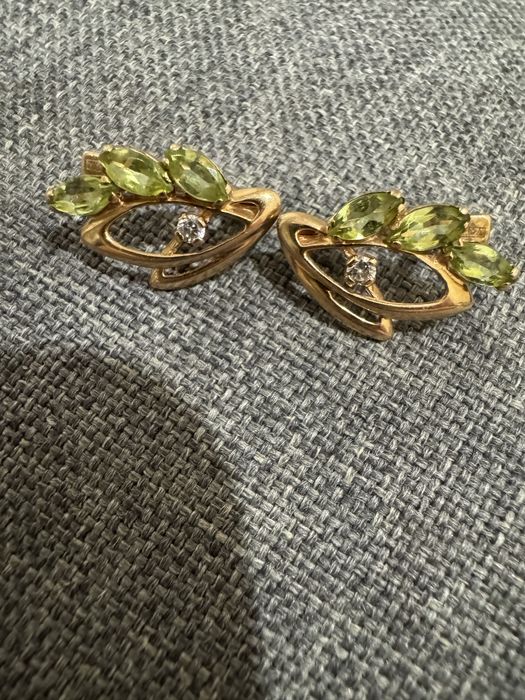 Золотые сережки с цирконием.