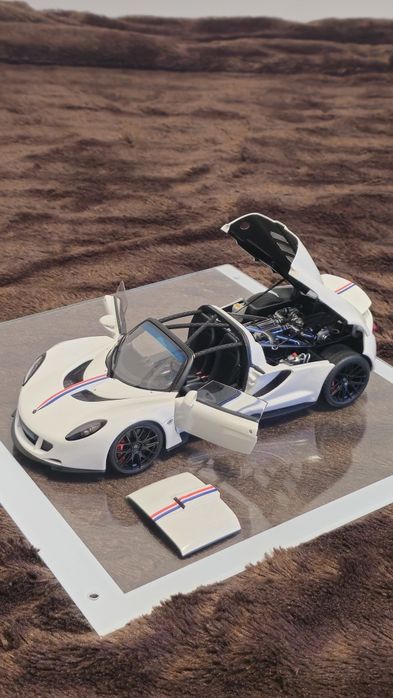 Autoart   Signiture  Henessy Venom GT  1:18