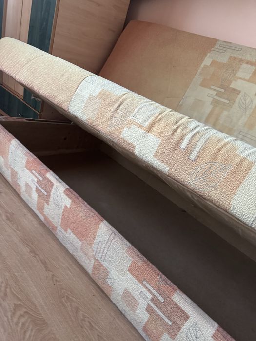 Canapea extensibila cu lada