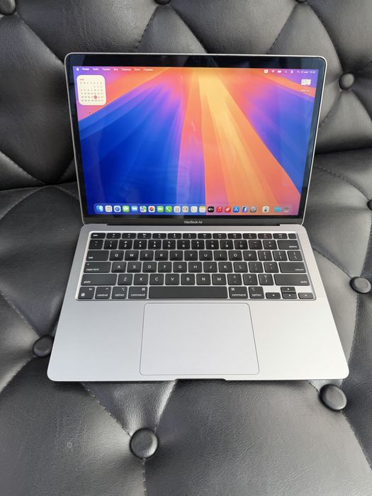 Apple MacBook Air M1 2020 года в плохом состояние