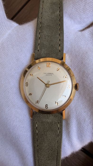 Universal Genève – 18K масивно злато – Vintage Swiss