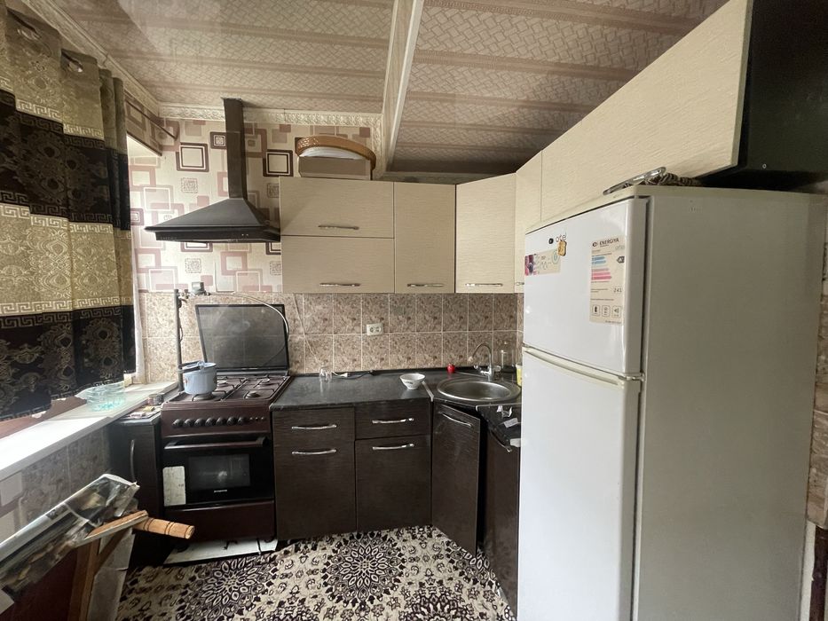 Navoiy shahar vasxod 1- maktab yonida yangi qurilgan uy sotiladi