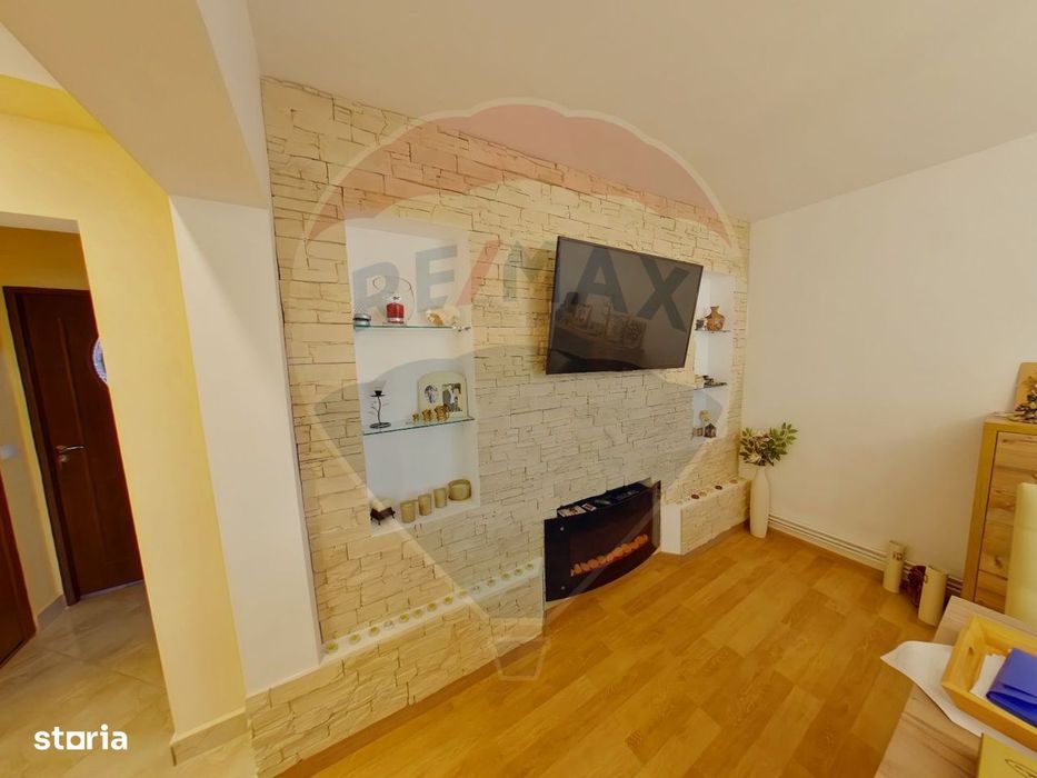 Apartament cu 4 camere de vânzare, Piața 1 Decembrie 1918