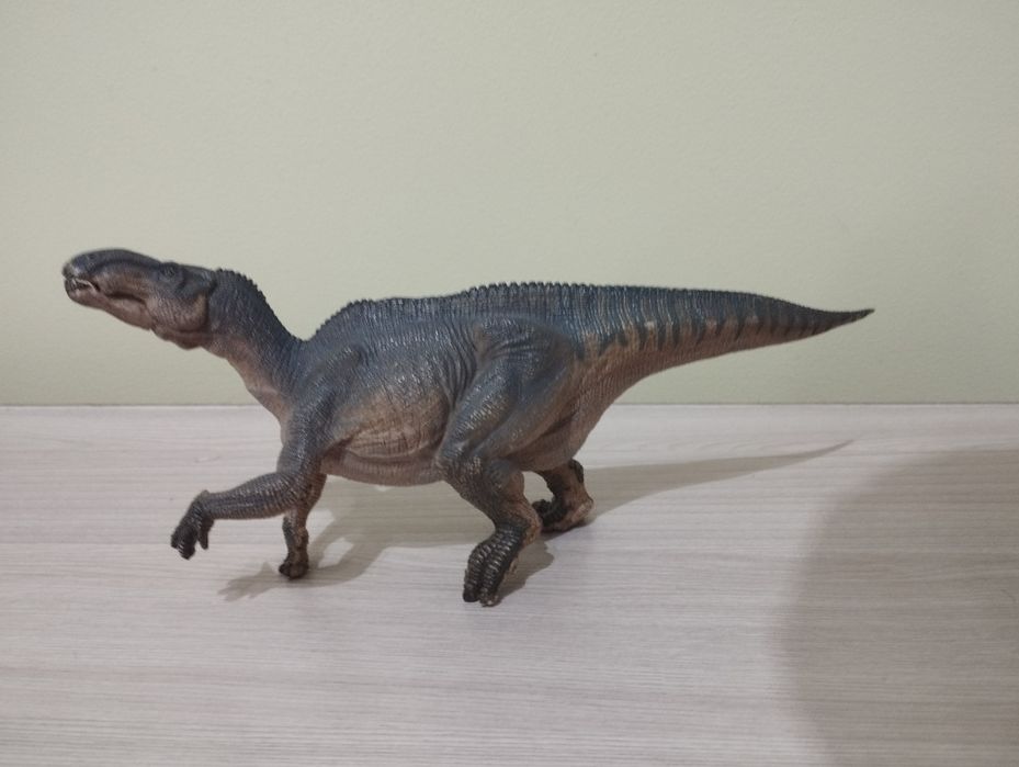 Динозавр игуанодон papo