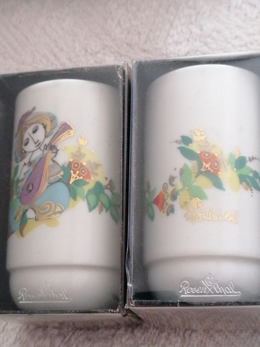 Чаши и чиния ваза червено стъкло и порцеланов сервиз за чай