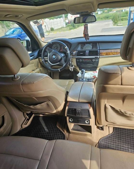 Vand bmw x5 2011 3.0d,foarte bine întreținut, fiscal pe loc preț in euro,negociabil in limită bunului simț