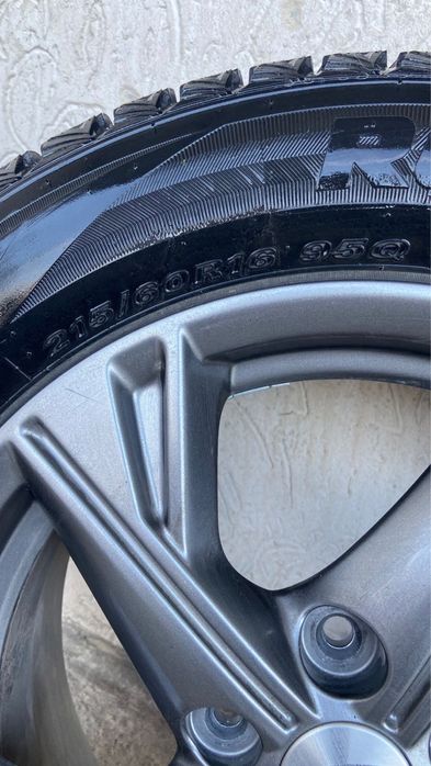 Диск с шинами на хуйндай