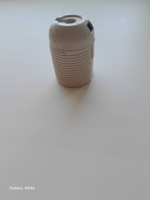 Продается новый патрон на лампу