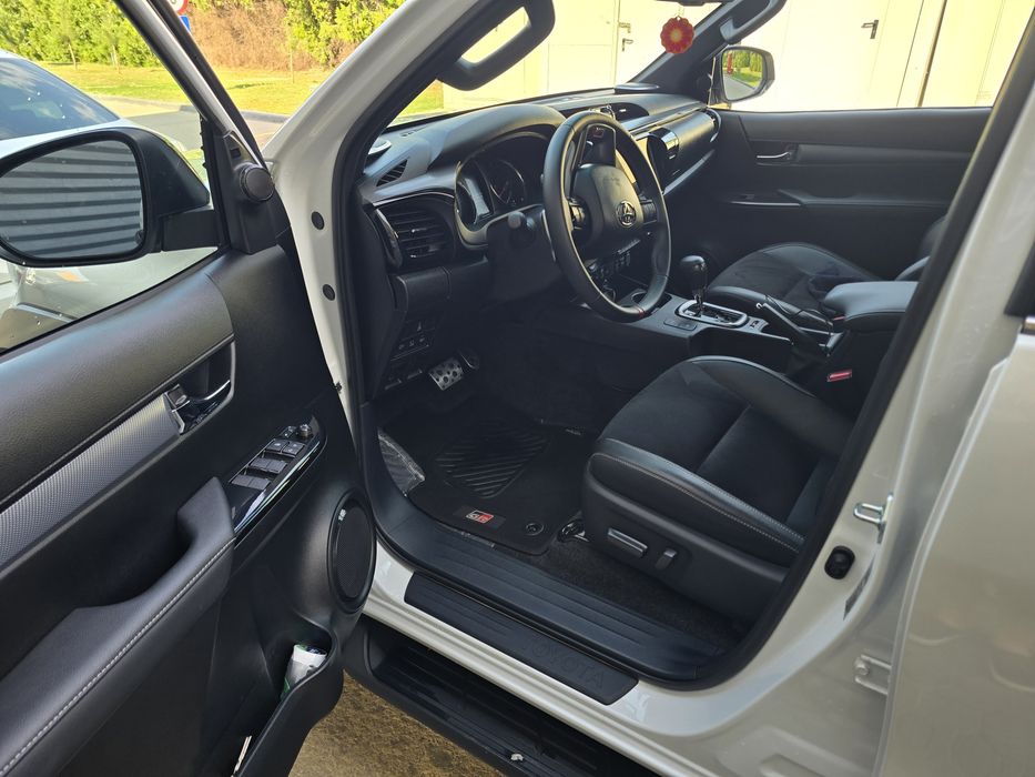 Toyota hilux gr sport 2