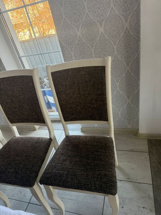 Гостевой стол и стулья