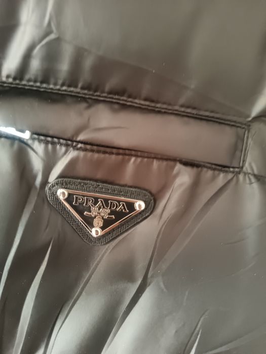 Срочно продаю куртку Prada